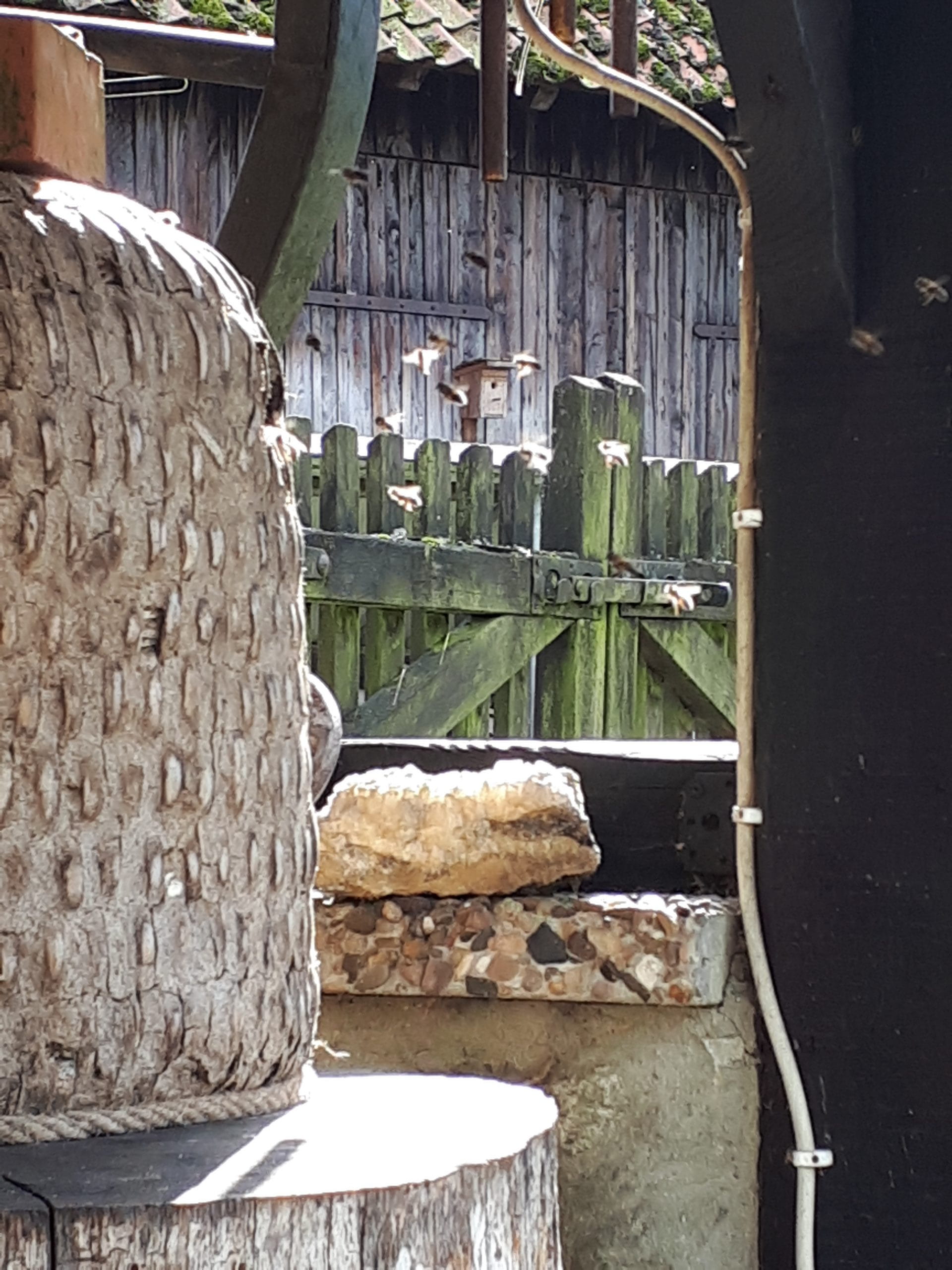 ein traditioneller Bienenkorb aus der Heideimkerei
